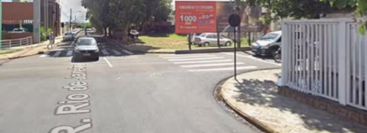 Idosa de 72 anos morre após colisão entre moto e carro em cruzamento