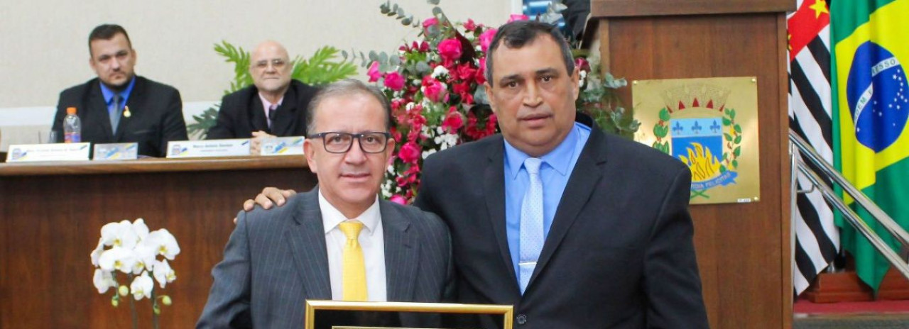 Júnior, prefeito de Guzolândia, recebe título de cidadão auriflamense em sessão solene