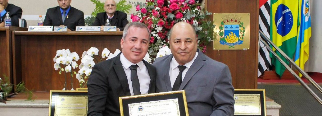 Médico Paulo Landim recebe título de cidadão honorário auriflamense em sessão solene