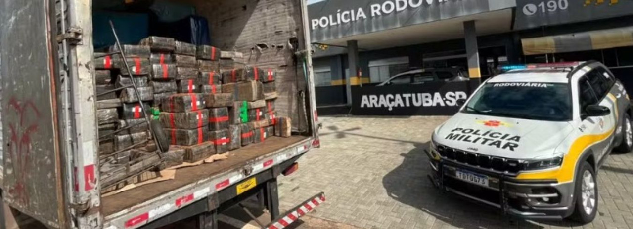 Motorista é preso com 1,7 tonelada de maconha escondida em carga de colchões