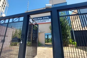 Homem volta para pagar conta em bar, é espancado, furtado e deixado nu após discussão