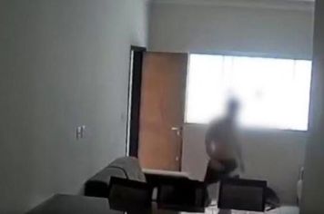 Homem é preso após invadir apartamento da vizinha por quase um ano para furtar roupas íntimas