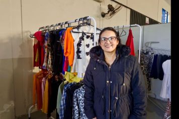 Bazar Solidário distribui roupas, calçados e cobertores para famílias vulneráveis em Auriflama 