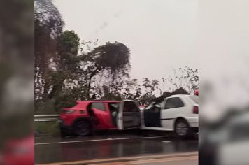 Batida frontal deixa mortos e feridos em rodovia da região 