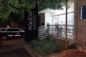 Homem agride ex por não aceitar fim do relacionamento, foge da polícia e invade igreja durante culto