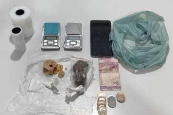 Homem é preso em flagrante por tráfico de drogas após denúncia de briga familiar