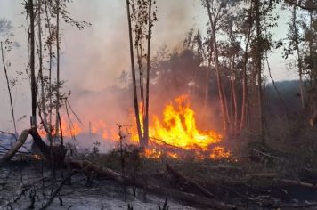 Mãe e filho morrem eletrocutados ao tentar apagar incêndio