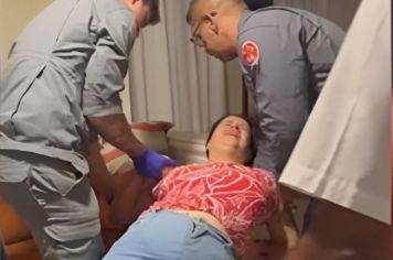 Mulher fratura a coluna e perde cachorro após ataque de pit bull