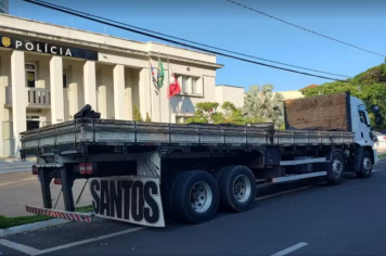 Motorista denuncia tentativa de sequestro e acaba preso após polícia encontrar 4,5 toneladas de maconha em caminhão