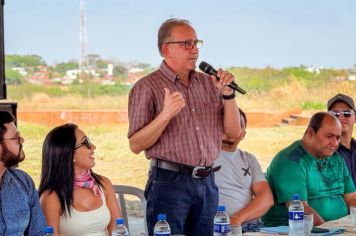 Prefeito Júnior assina ordem de serviço para retomada do Recinto de Exposições