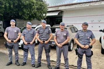 Cão farejador descobre drogas e cinco pessoas são presas por tráfico em Auriflama 
