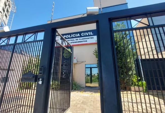 Homem é esfaqueado e socorrido com vísceras expostas durante a madrugada 