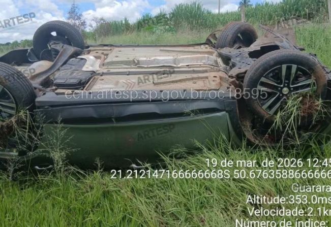 Pais de delegado morrem após capotamento em rodovia