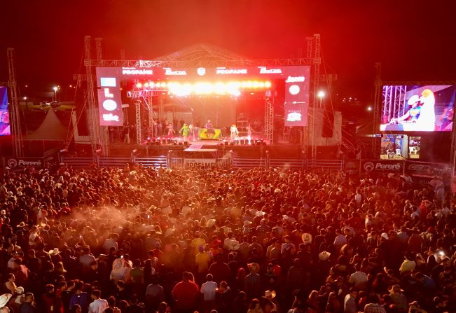 Abertura da Festa do Peão de Auriflama é sucesso absoluto com show de Jiraya UAI