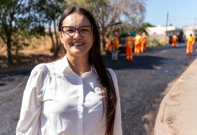 Rua principal do Ana Carolina recebe obras de recapeamento em Auriflama