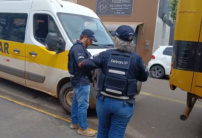 General Salgado tem quatro veículos do transporte escolar apreendidos em operação da PM e Detran