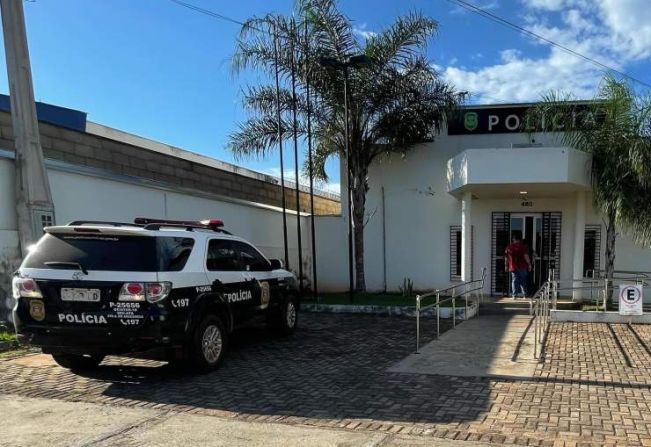 Homem é preso por violência doméstica após agredir ex-companheira em Santo Antônio do Aracanguá