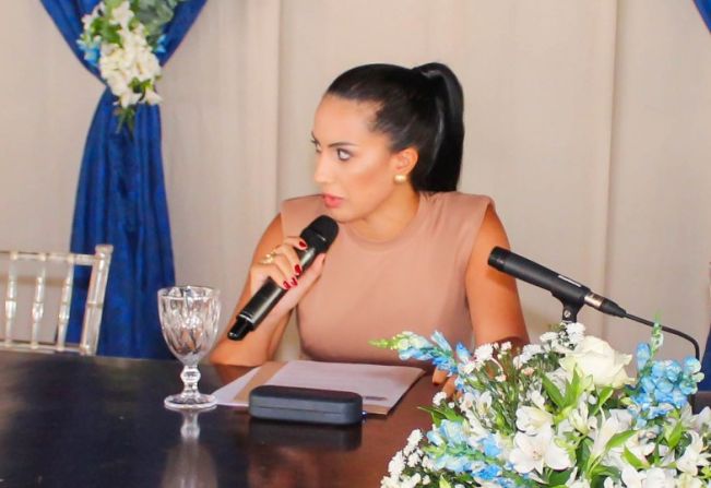 Cristina Souza é eleita a primeira mulher presidente da Câmara de Guzolândia