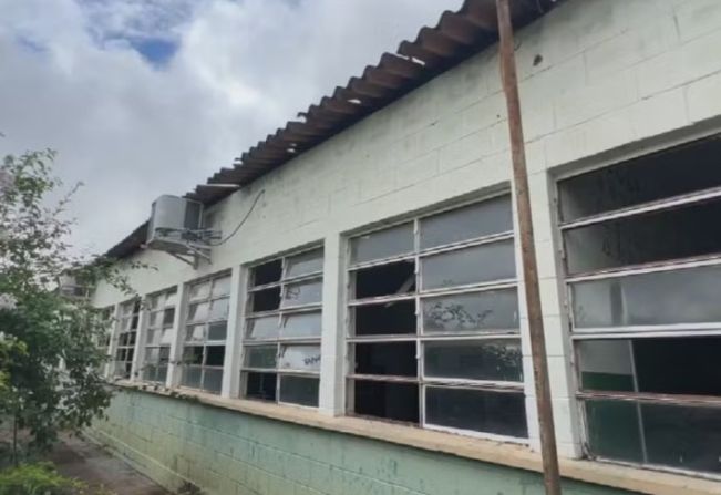 Alunos ficam duas semanas sem aulas após escolas serem danificadas por chuva de granizo