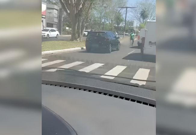 Idoso morre após ser atropelado por motociclista.