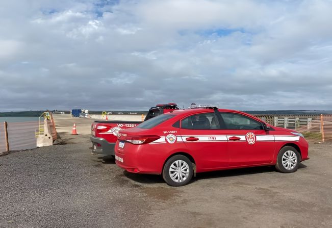 Bombeiros retomam buscas por trabalhador que caiu no Rio Tietê após estrutura metálica de ponte ceder