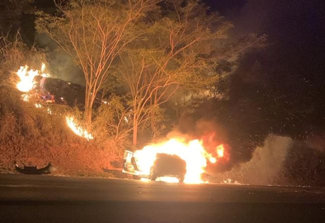 Cinco pessoas ficam feridas após acidente e carro pegar fogo em General Salgado