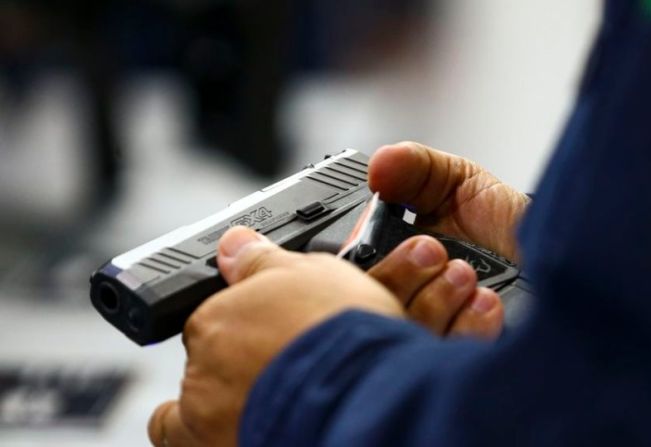 Homem é preso após tentativa de roubo a comércio em Guzolândia com arma falsa