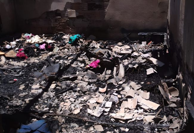 Jovem é acusado de incendiar casa com ex-companheira e quatro crianças dentro