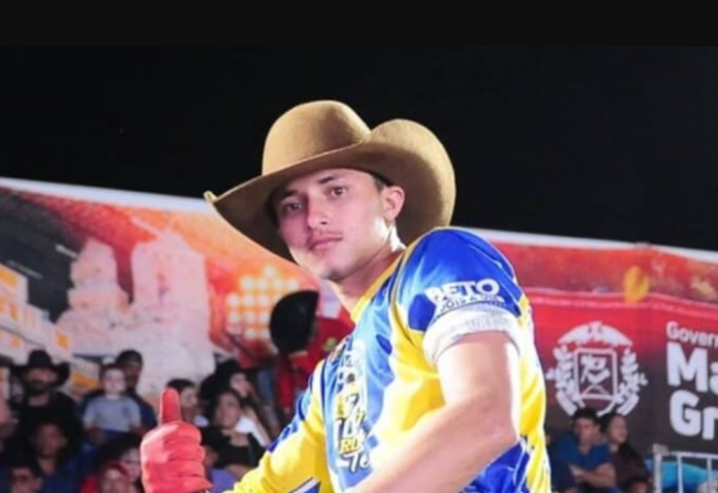  Jovem peão morre após ser pisoteado por boi durante rodeio