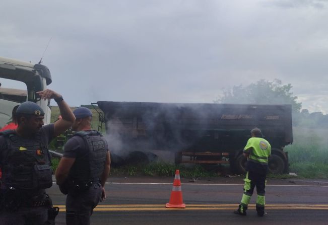Mãe e filho morrem após colisão frontal com caminhão em General Salgado
