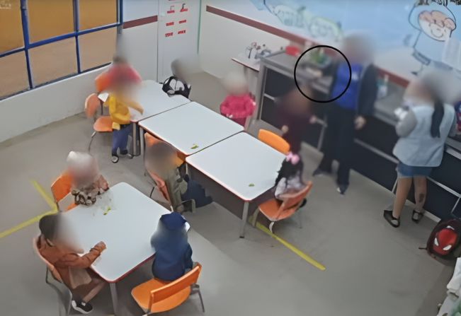 Funcionárias de creche são flagradas agredindo criança de 3 anos na região