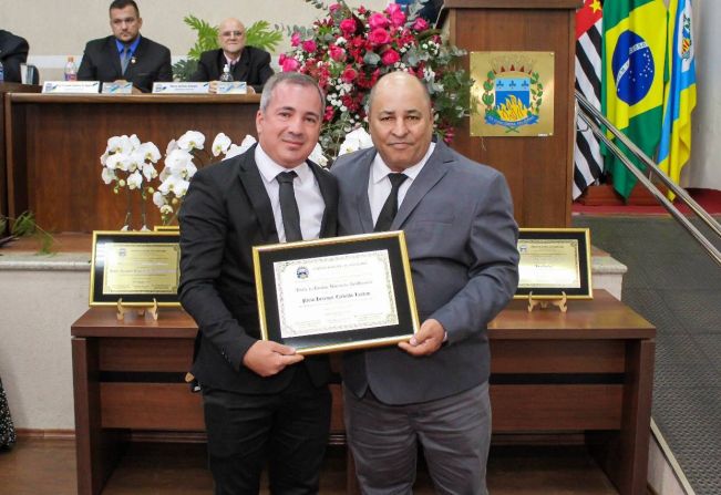 Médico Paulo Landim recebe título de cidadão honorário auriflamense em sessão solene