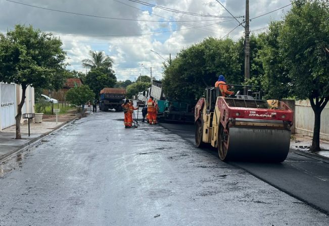 Recapeamento asfáltico segue em ritmo acelerado em Auriflama