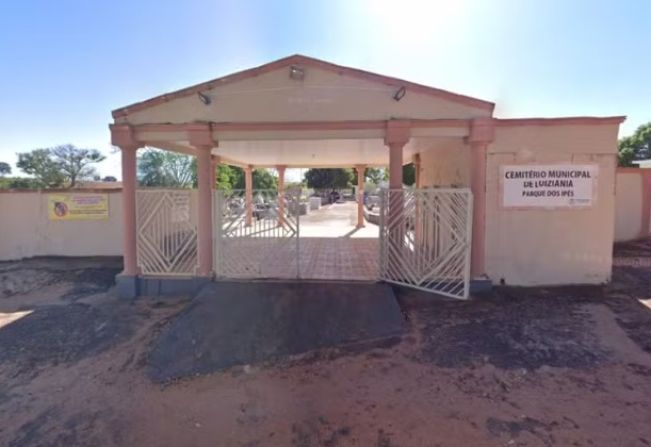 Ossada humana encontrada em saco de lixo em cemitério foi retirada de cova antiga, diz delegado 