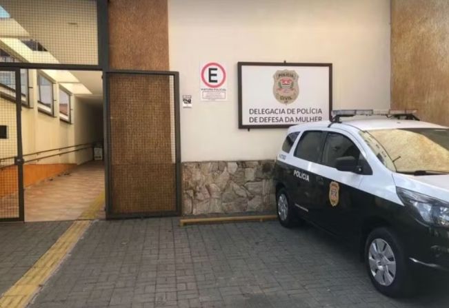 Mulher é encontrada amarrada com coleira no pescoço após agressões do companheiro