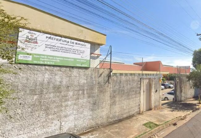 Criança de 4 anos é encontrada sozinha dentro de escola após encerramento das aulas