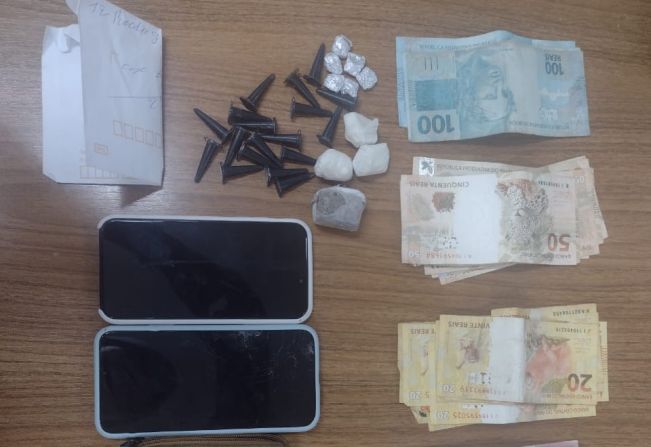 Adolescentes são flagrados com drogas em Guzolândia e caso é registrado como tráfico