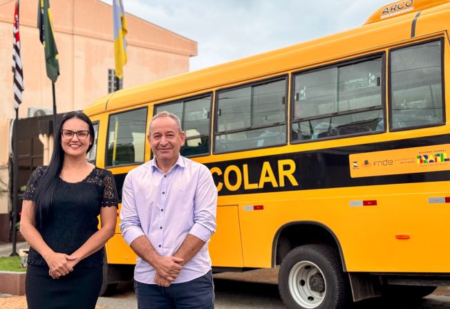 Auriflama recebe micro-ônibus escolar zero km e anuncia chegada de mais veículos para frota municipal