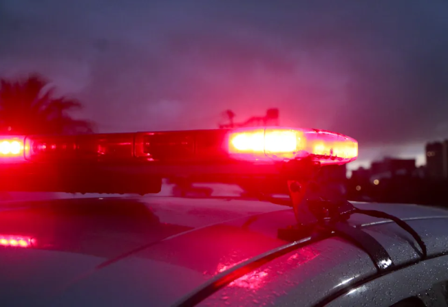 Homem armado atira contra carro da ex-mulher em Guzolândia