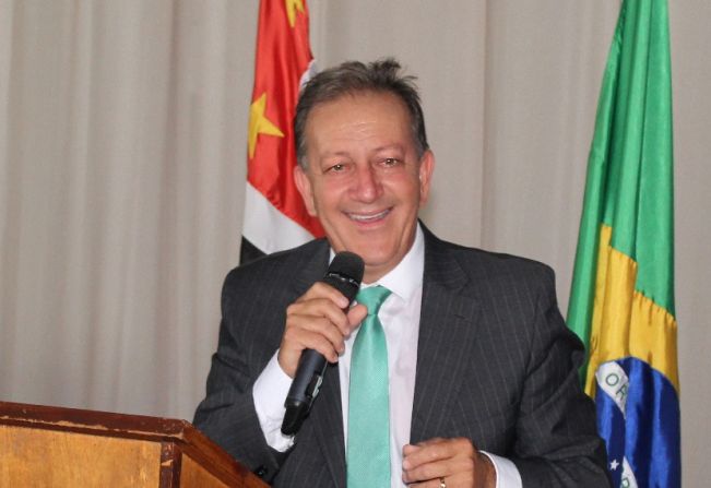 Júnior assume a Prefeitura de Guzolândia para o quinto mandato e promete retomada do crescimento