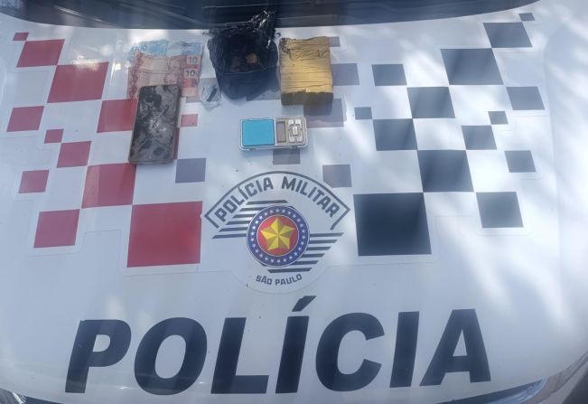 Homem é detido após denúncia de tráfico e droga é apreendida em Guzolândia