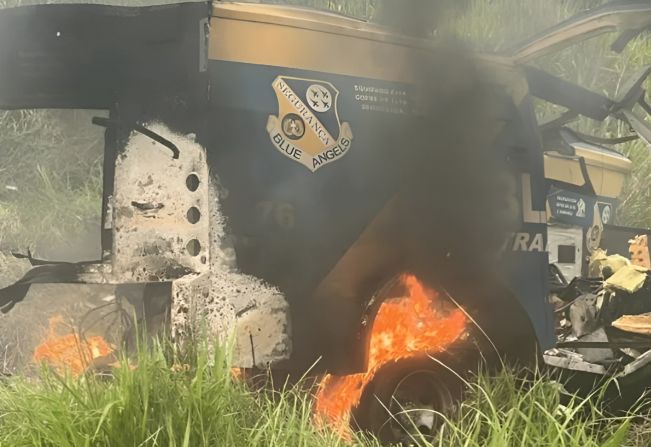 Criminosos atacam carro-forte com explosivos em rodovia