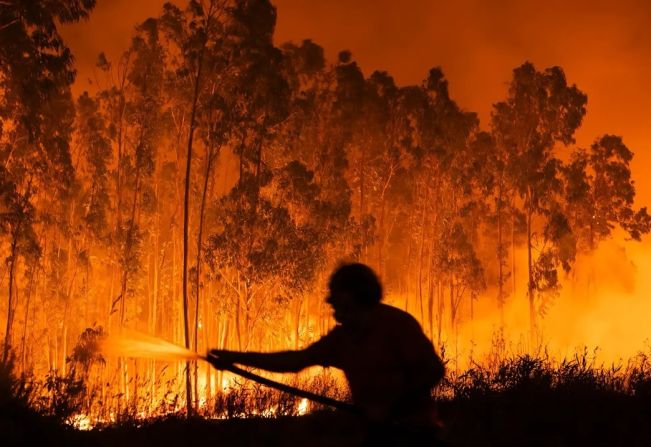 Homem morre durante incêndio em fazenda