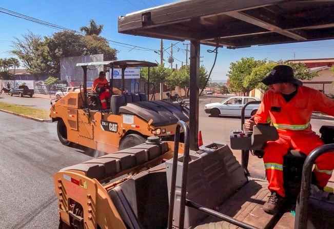Recapeamento avança na avenida João Rodrigues Fernandes, em Auriflama