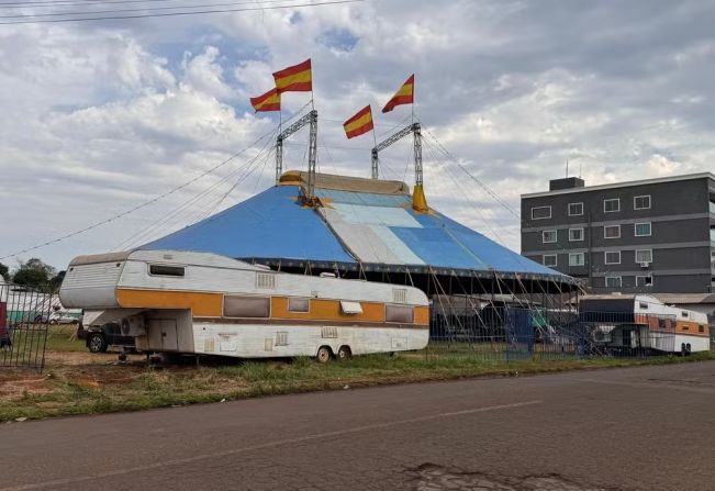 Jovem perde braço após acidente durante desmontagem de circo