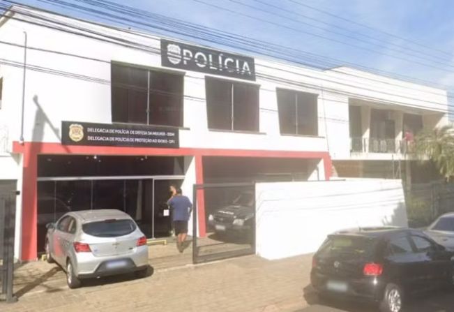 Homem é preso suspeito de tentar matar companheira a facadas